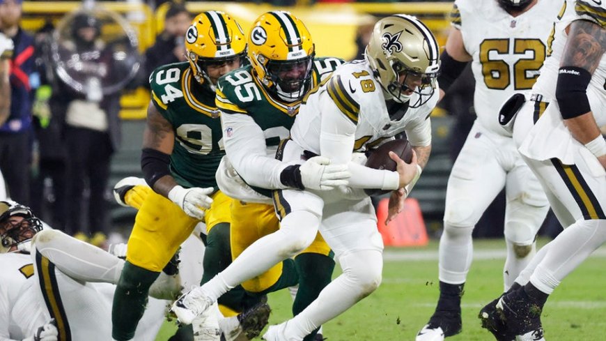 Packers clinch playoff spot with dominating win over Saints