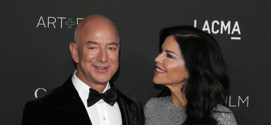 Jeff Bezos's Fiancée Lauren Sanchez Roasted For 'Wearing A Bra' To Donald Trump's Inauguration