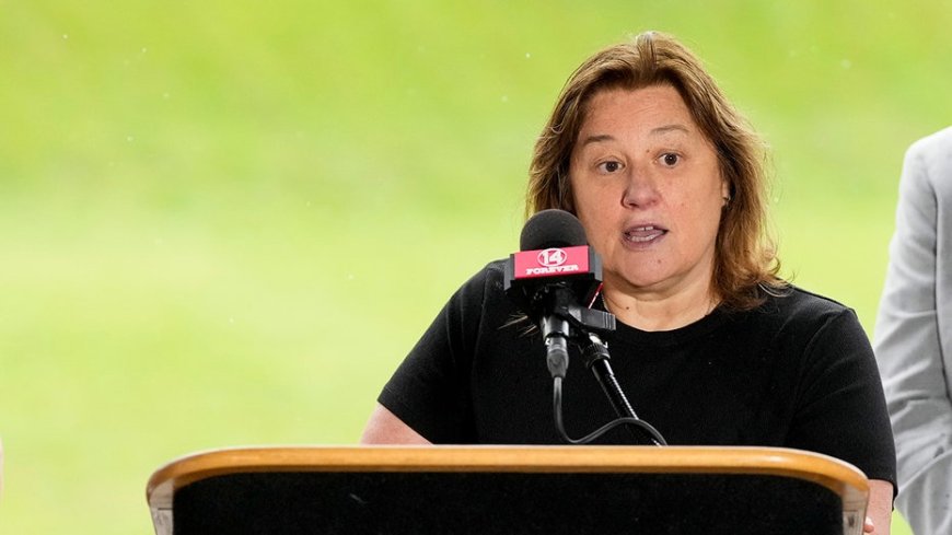 Pete Rose's daughter discusses meeting with Rob Manfred, reaction to finding out dad's ban had been lifted