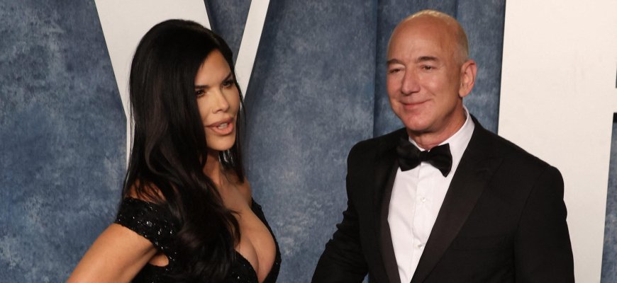 Jeff Bezos Gets Handsy With Fiancée Lauren Sánchez During Intimate Moment On $500M Yacht