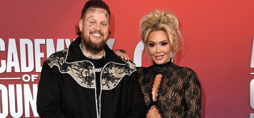 Jelly Roll Reacts As Wife Bunnie XO Bares All At Hockey Game