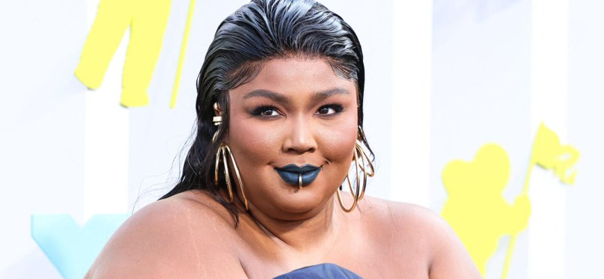 Lizzo Puts Her Extreme Weight Loss On Display As She Declares 'Summer Has Begun'